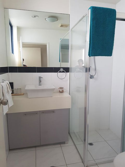 Sutton's Beach Unit - eAccommodation 11
