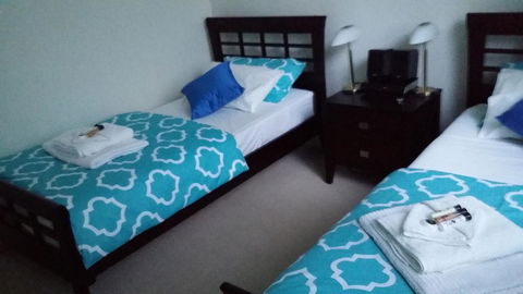 Sutton's Beach Unit - eAccommodation 16