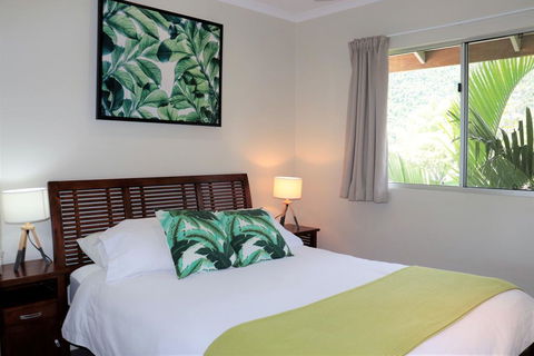 Watersons At Airlie Central Apartments - eAccommodation 2