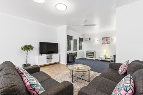 Wattle Grove Villa - eAccommodation 3