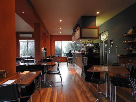 Waves Luxury Suites - eAccommodation 1