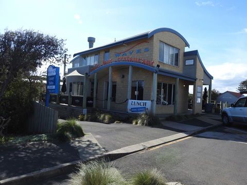 Waves Luxury Suites - eAccommodation 2