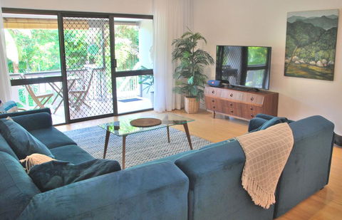 Wayfarer Apartment, In The Heart Of Port Douglas - eAccommodation 3