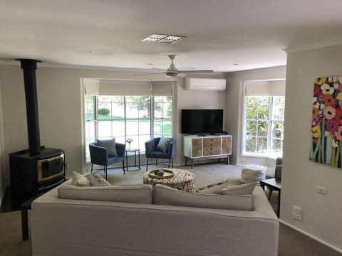 Westwood Lodge Apartments - eAccommodation 1