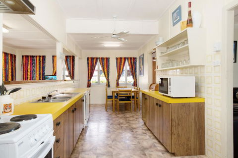 Wheelchair Friendly With Water Views - Welsby Pde, Bongaree - eAccommodation 2