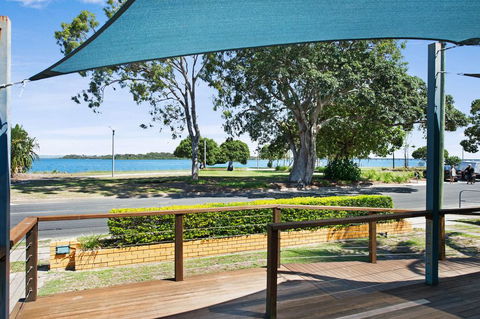 Wheelchair Friendly With Water Views - Welsby Pde, Bongaree - eAccommodation 3