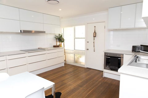 White Beach Cottage - eAccommodation 1