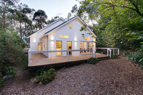 White Cottage - eAccommodation 0