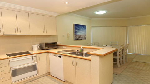 Whitesands G2 - Main Beach Location - eAccommodation 2