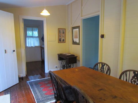 Whitsunday Cane Cutters Cottage - eAccommodation 3