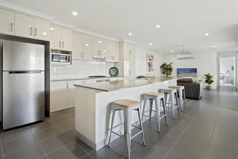 Whitsunday Family Escape - eAccommodation 2