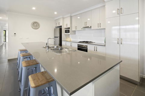 Whitsunday Family Escape - eAccommodation 1