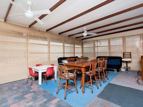 Wildflowers @ Fingal Bay - eAccommodation 3