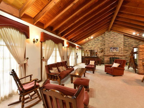 Wine Country Homestead 4-6br House - eAccommodation 1