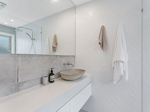 Wirragulla, 10 Marty Avenue - Stylish Modern House With Ducted Air Con & WIFI - eAccommodation 1