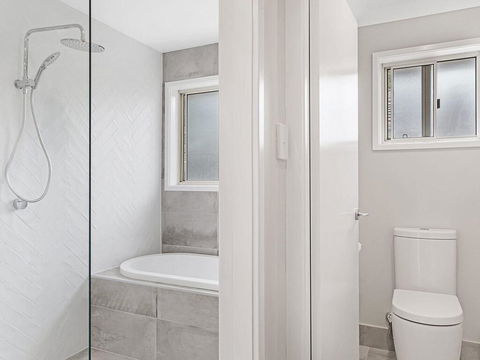 Wirragulla, 10 Marty Avenue - Stylish Modern House With Ducted Air Con & WIFI - eAccommodation 2