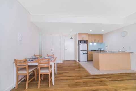Wolli Creek Airport Serviced 2 Bedroom Apartment - eAccommodation 3