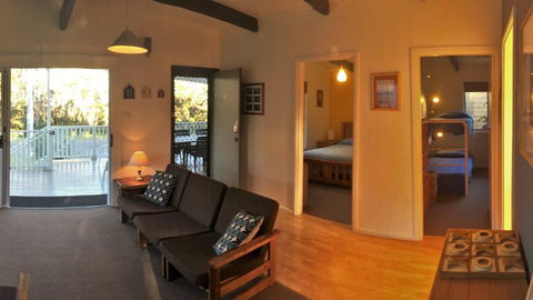 Wonky Pine Beach House, NARRWALLEE- 4 Bedroom - eAccommodation 2