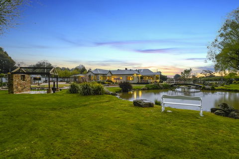 Woodend Old School House - eAccommodation 2