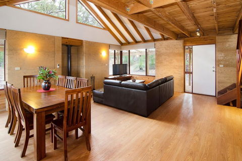 Woodstone Kookaburra Cottage - eAccommodation 2