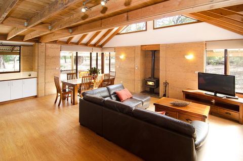 Woodstone Kookaburra Cottage - eAccommodation 3