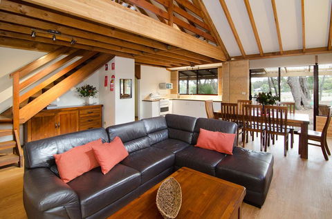 Woodstone Kookaburra Cottage - eAccommodation 1