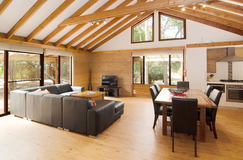 Woodstone Possum Cottage - eAccommodation 3