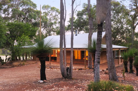 Woodstone Possum Cottage - eAccommodation 0