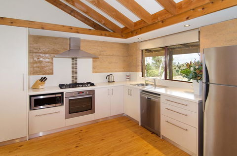 Woodstone Possum Cottage - eAccommodation 1