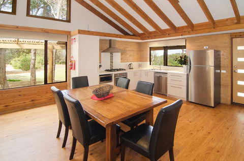 Woodstone Possum Cottage - eAccommodation 2