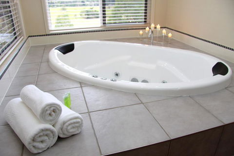 Yabbaloumba Retreat - eAccommodation 2