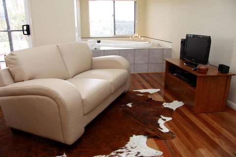 Yabbaloumba Retreat - eAccommodation 3