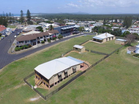 Yamba Pilot Cottage 1 - Pets Welcome - Close To Beach - eAccommodation 2