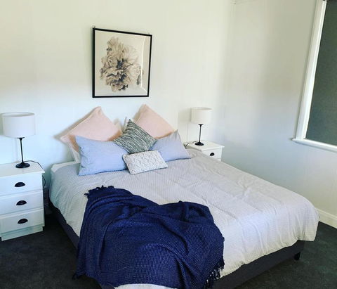 Yellow Door House Adelong - eAccommodation 2