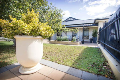 Yellow Rose Cottage - eAccommodation 1