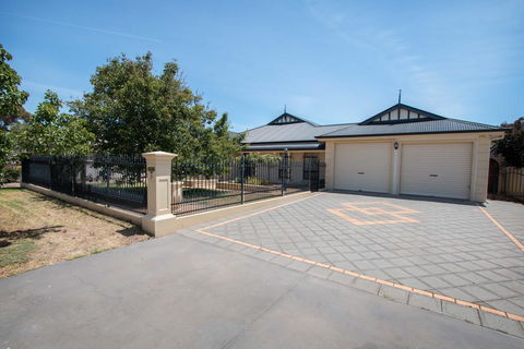 Yellow Rose Cottage - eAccommodation 0