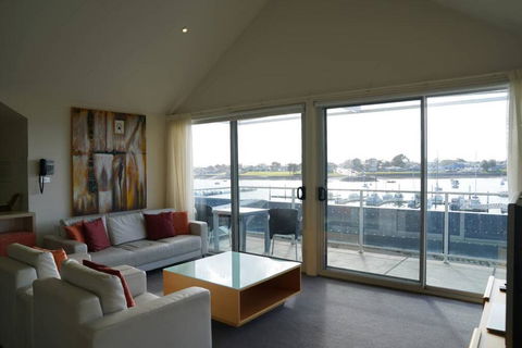 York Cove Holiday Hotel - eAccommodation 1