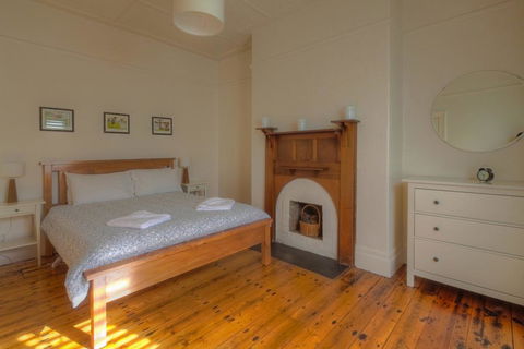 Young's Cottage - Circa: 1861 - eAccommodation 2