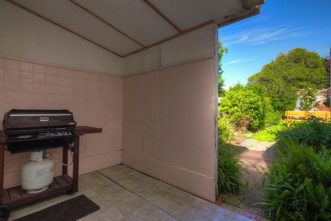 Young's Cottage - Circa: 1861 - eAccommodation 1