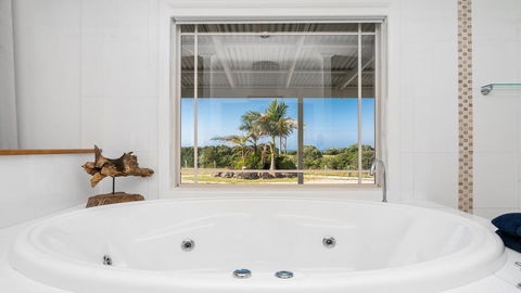Your Luxury Escape - Byron Sunset Breeze - eAccommodation 0