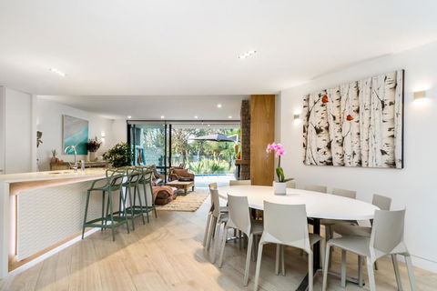 Your Luxury Escape - Ground Luxury - eAccommodation 3