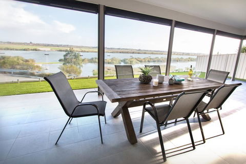 Serenity And Sweeping Murray River Views - eAccommodation 1