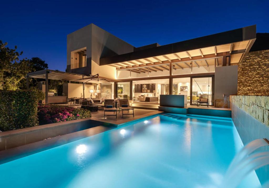 Kawana Waters QLD eAccommodation