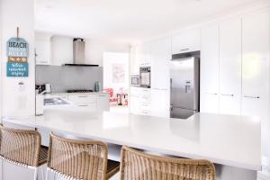 Relax At Bokarina Beach House Walk To Beach Relax By The Pool - eAccommodation 3