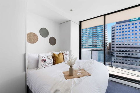 A 2BR Apt Near Shrine Of Remembrance FREE Parking - eAccommodation 1