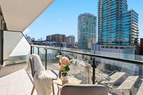 A 2BR Apt Near Shrine Of Remembrance FREE Parking - eAccommodation 0