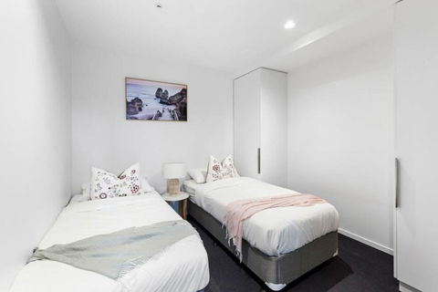 A 2BR Apt Near Shrine Of Remembrance FREE Parking - eAccommodation 3