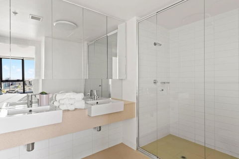 A 2BR Apt With Amazing Harbor Views FREE Parking - eAccommodation 2