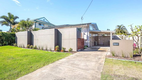 A Beachside Beauty With Pool - eAccommodation 4