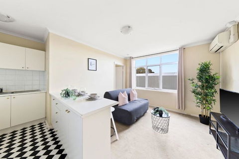 A Comfy & Cozy Apt In Clifton Hill FREE Parking - eAccommodation 1
